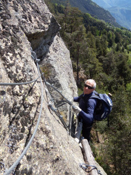 Aldo a metà della Ferrata di Covarey (69492 bytes)